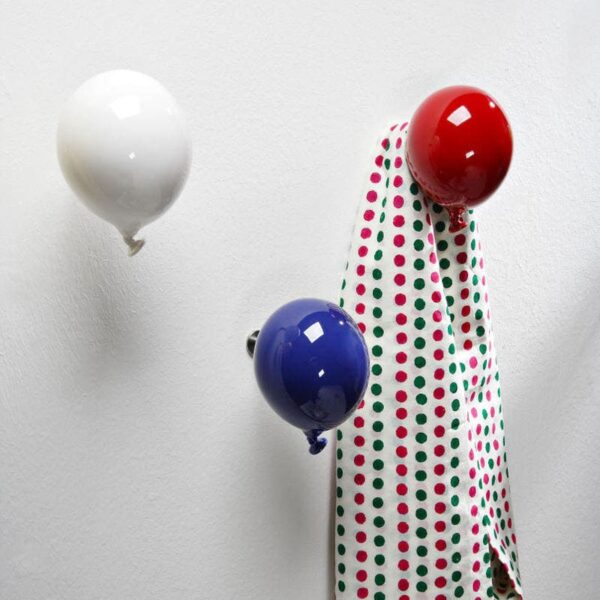 balloons wall hangers in different colours