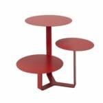Tavolino di metallo con tre ripiani circolari ad altezze differenti colore rosso