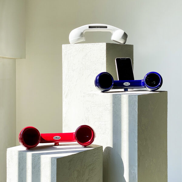 o di colori diversi, realizzate in ceramica, con un foro per essere usate come portatelefonino