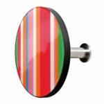 Appendiabiti a forma circolare della collezione Art-Up con pomello in acciaio inox e appendiabiti HPL rivestito in resina con grafica colorata a righe verticali