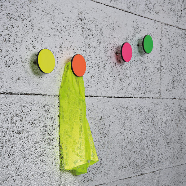 disco appendiabiti in tonalit&agrave; vivaci