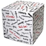 Pouf rigido a cubo in ecopelle bianco con scritte parole sull'amore in nero e rosso di C.B. Farinar