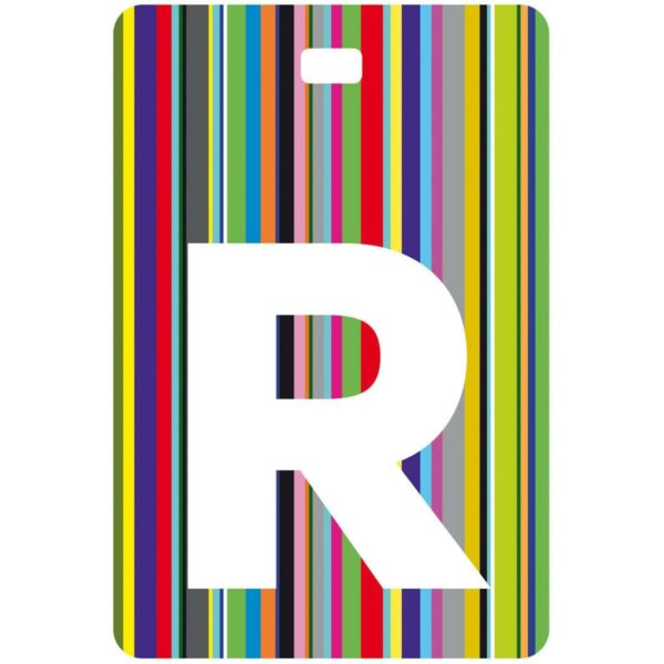 Etichetta bagaglio con lettera alfabeto bianca su sfondo a righe colorate con iniziale R