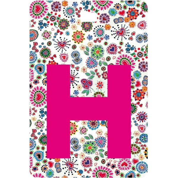 Etichetta bagaglio con lettera alfabeto bianca su sfondo fantasia cuori e fiori colorati con iniziale H