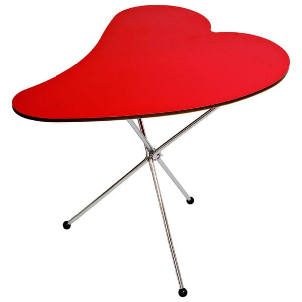 Tavolino basso colore rosso a forma di cuore