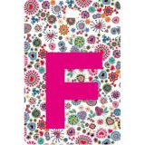 Etichetta bagaglio con lettera alfabeto bianca su sfondo fantasia cuori e fiori colorati con iniziale F
