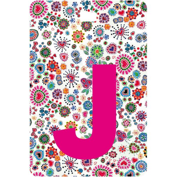 Etichetta bagaglio con lettera alfabeto bianca su sfondo fantasia cuori e fiori colorati con iniziale J