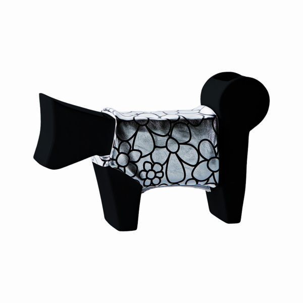 oggetto design a forma di cane stilizzato realizzato in ceramica con vestitino argento