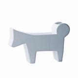 oggetto in ceramica a forma di cane stilizzato