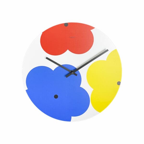 orologio da parete rotondo con 3 fiori grandi color rosso, blu e giallo