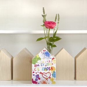 tra 4 casette di legno senza decori la centrale &egrave; stampata con colori vivaci e funge da vaso