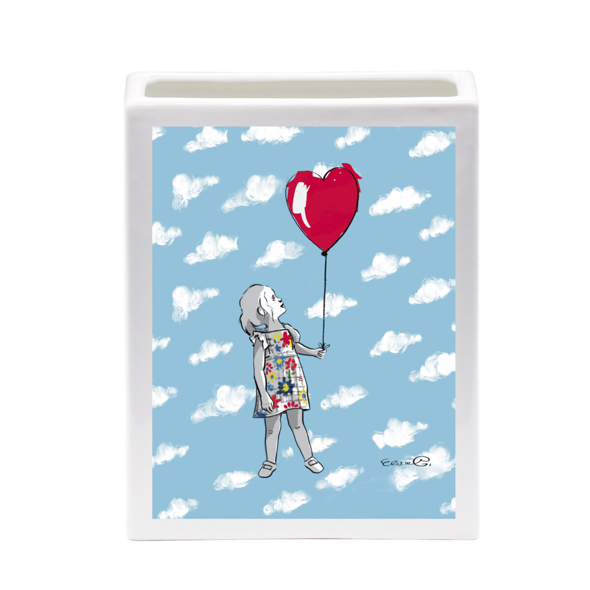 vaso bianco, rettangolare lungo, con l'immagine di un cielo azzurro pieno di nuvolette bianche tra le quali è disegnata una bambina che guarda un palloncino a forma di cuore rosso che tiene in mano