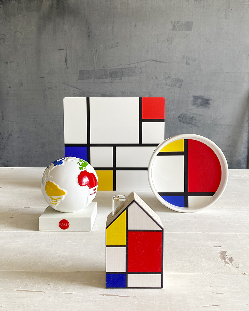 set di oggetti decorativi per la casa realizzati a tema Mondrian