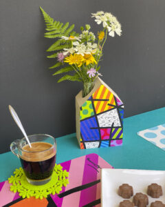 La Casa dell'Arte modello Texture &egrave; protagonista di un tavolo apparecchiato per un caff&egrave;