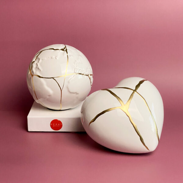 oggetti in ceramica di design con venature dorate